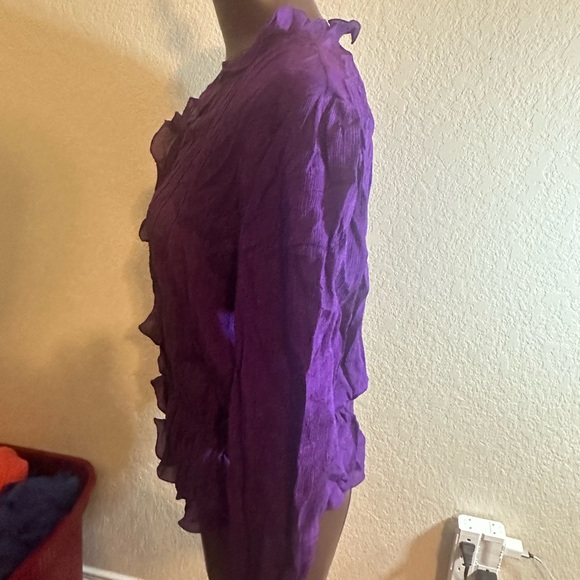 IE 100% Silk Blouse - Picture 2 of 4